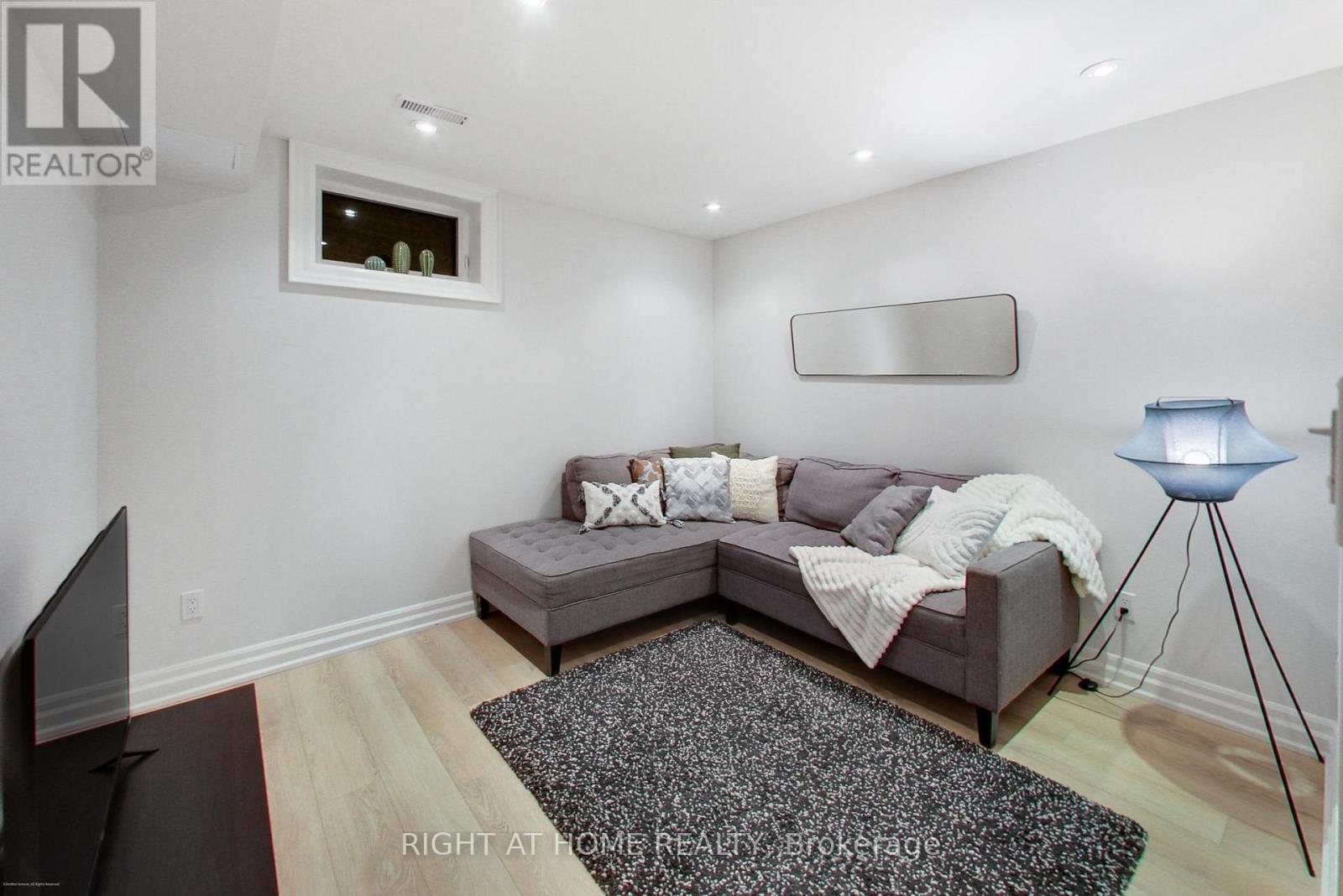 68a Oxford Street, Toronto (Kensington-Chinatown), Ontario  M5T 1P1 - Photo 25 - C12685608