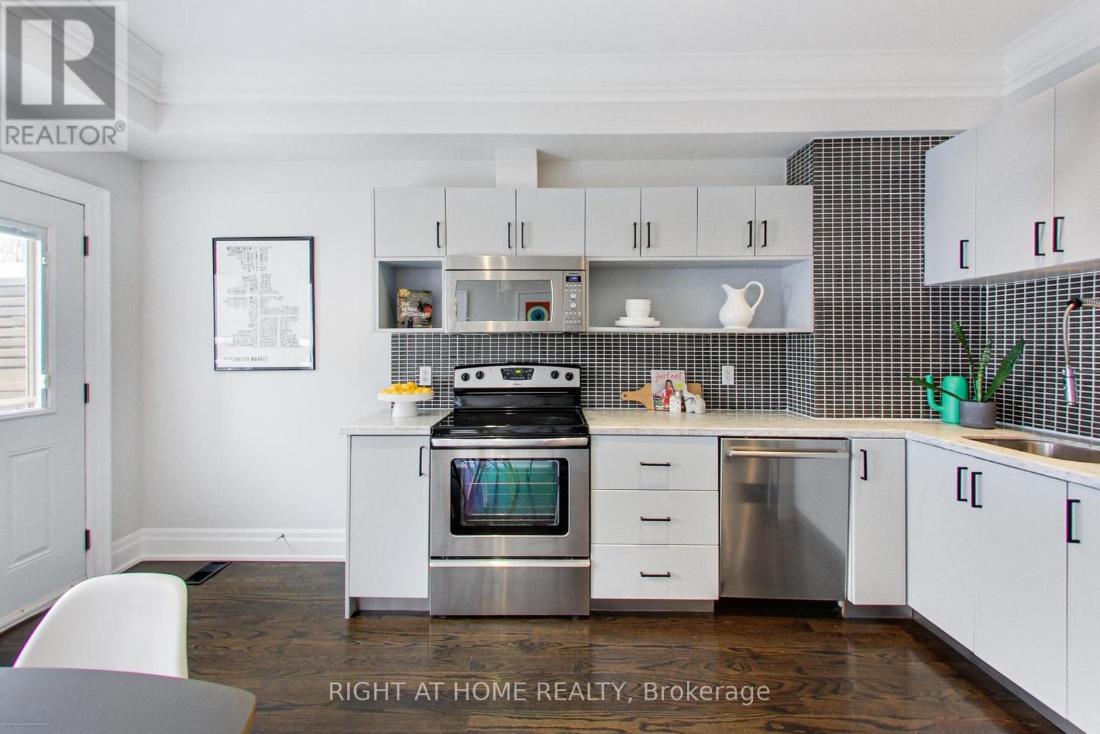 68a Oxford Street, Toronto (Kensington-Chinatown), Ontario  M5T 1P1 - Photo 8 - C12685608