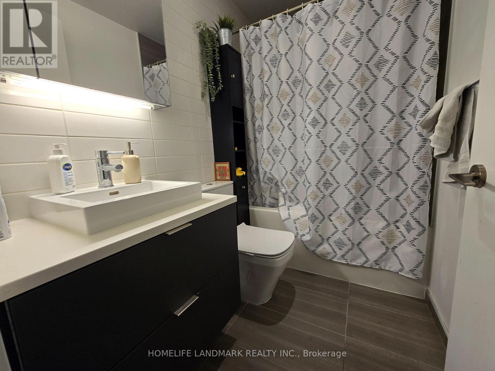 311 - 170 Bayview Ave. Avenue, Toronto (Moss Park), Ontario  M5A 0M4 - Photo 11 - C12685622