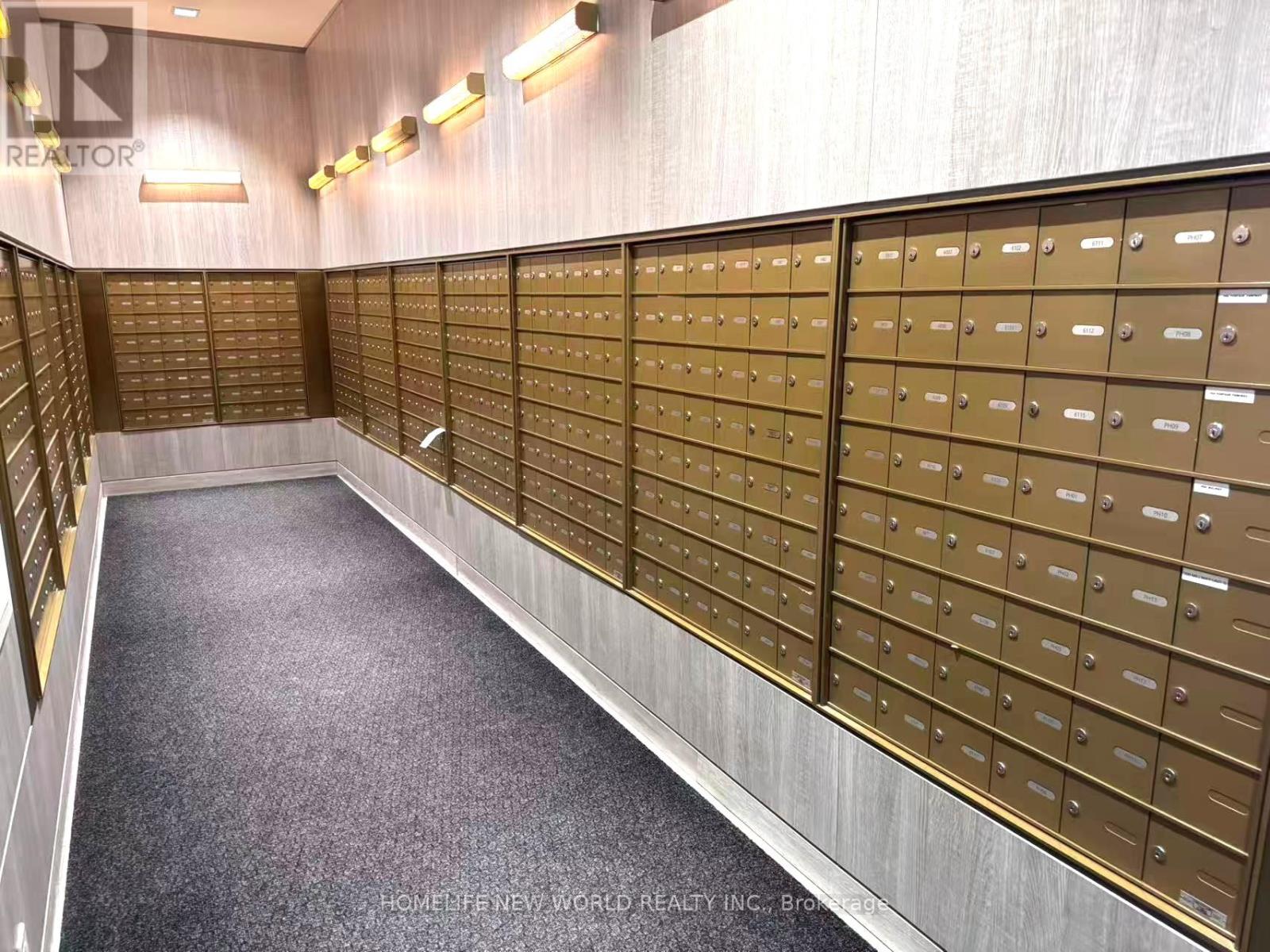 608 - 950 Portage Parkway, Vaughan, Ontario  L4K 0J7 - Photo 4 - N12685594