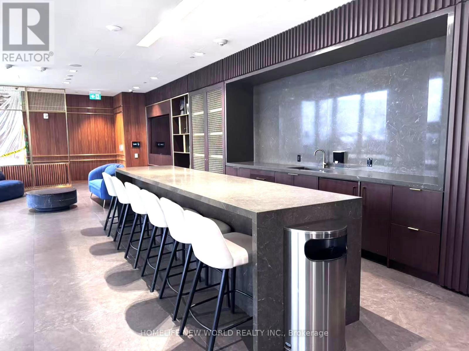 608 - 950 Portage Parkway, Vaughan, Ontario  L4K 0J7 - Photo 5 - N12685594