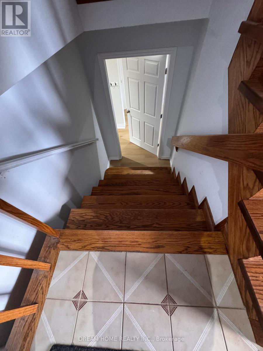 Lower - 2838 Kingsberry Crescent, Mississauga, Ontario  L5B 2K9 - Photo 2 - W12685600