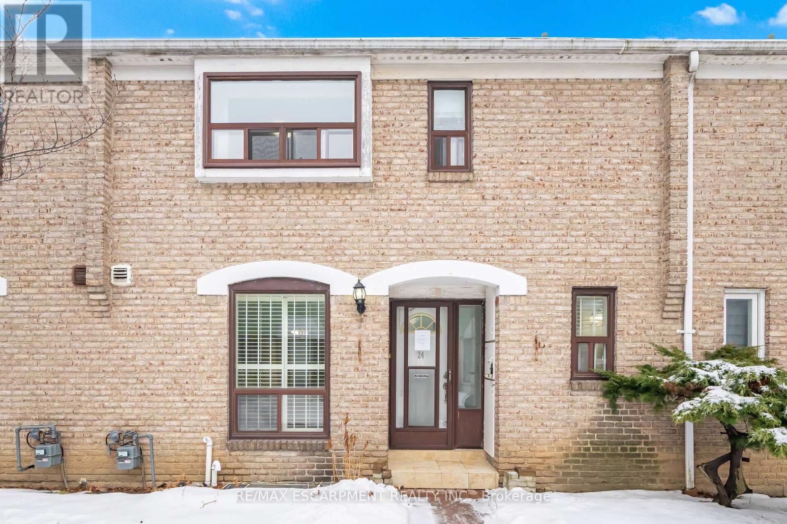 24 - 25 Gosford Boulevard, Toronto (Black Creek), Ontario  M3N 2G7 - Photo 1 - W12685602