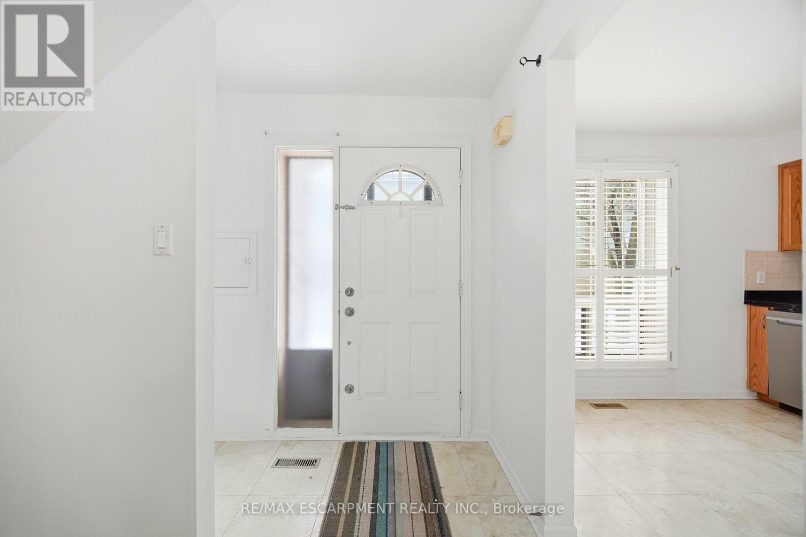 24 - 25 Gosford Boulevard, Toronto (Black Creek), Ontario  M3N 2G7 - Photo 6 - W12685602