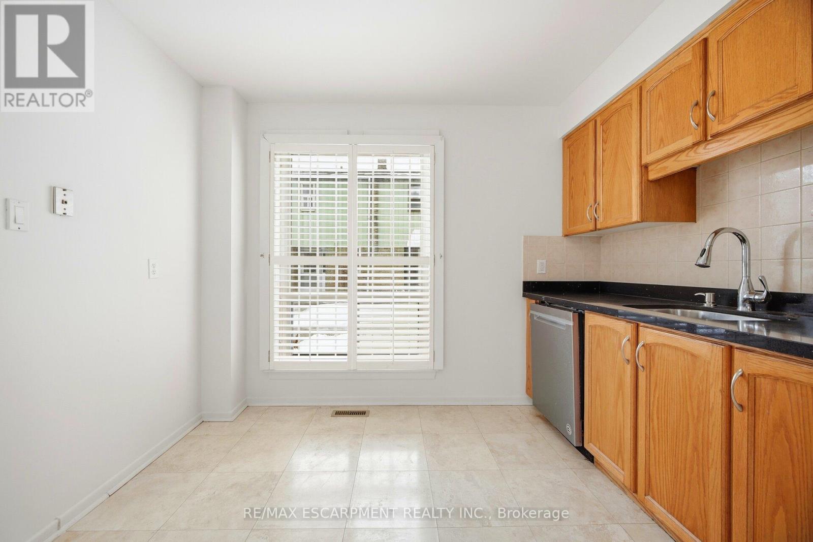 24 - 25 Gosford Boulevard, Toronto (Black Creek), Ontario  M3N 2G7 - Photo 8 - W12685602