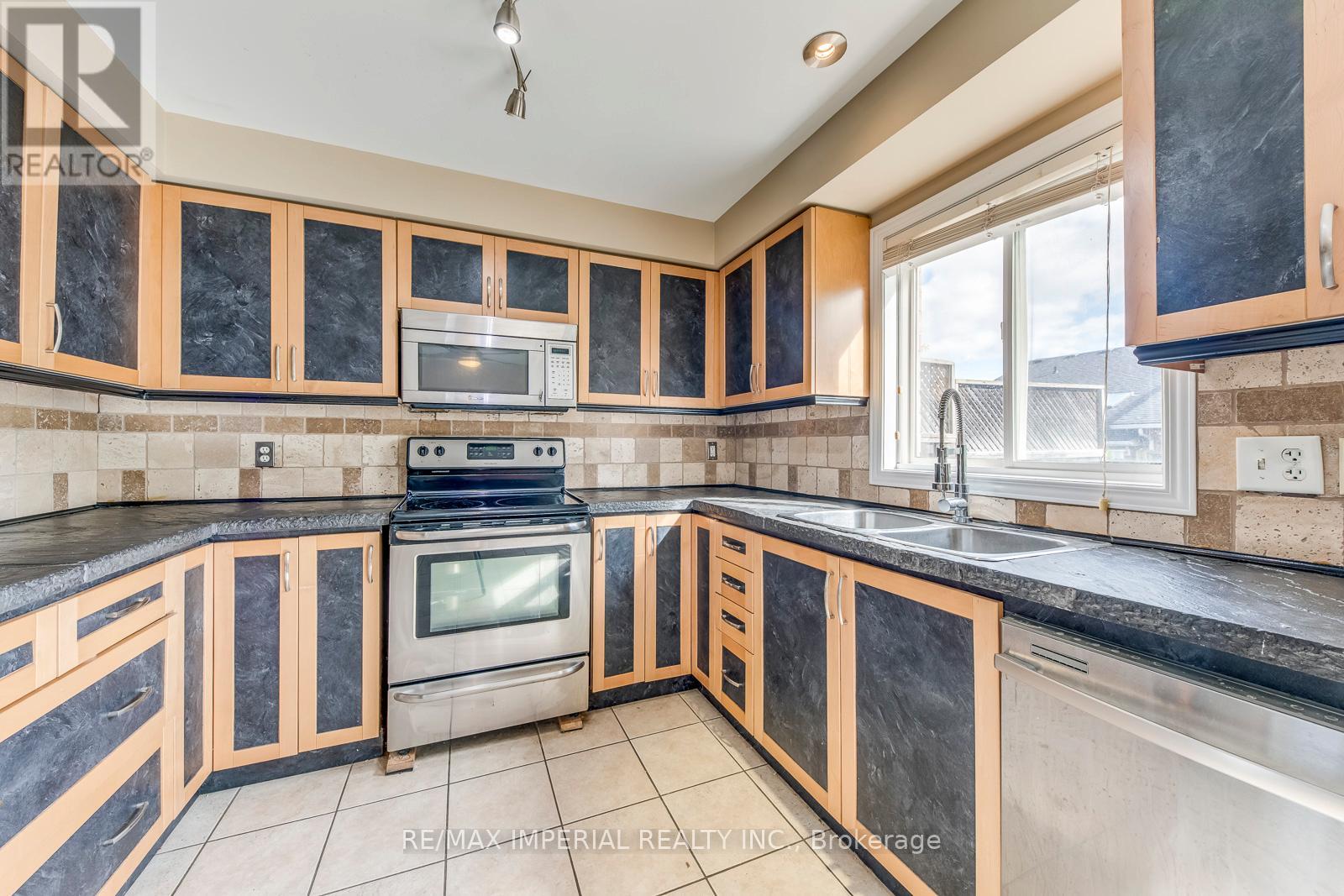 25 - 7 Southside Place, Hamilton (Mountview), Ontario  L9C 7W6 - Photo 22 - X12685610