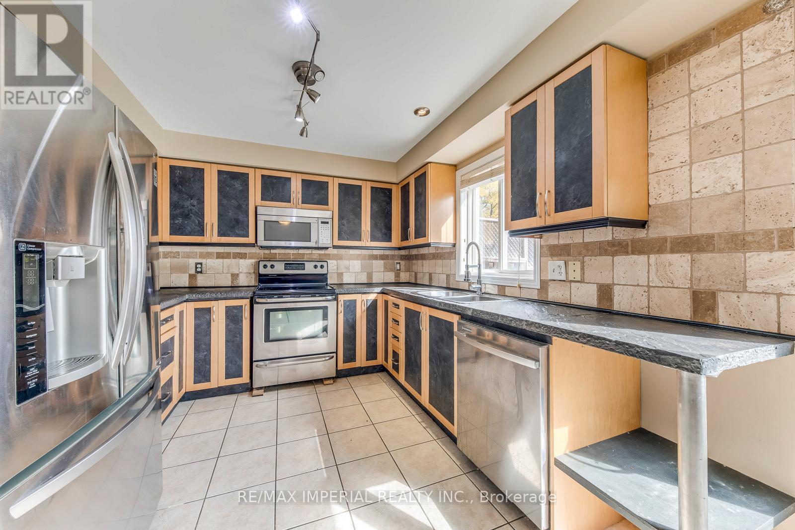 25 - 7 Southside Place, Hamilton (Mountview), Ontario  L9C 7W6 - Photo 23 - X12685610