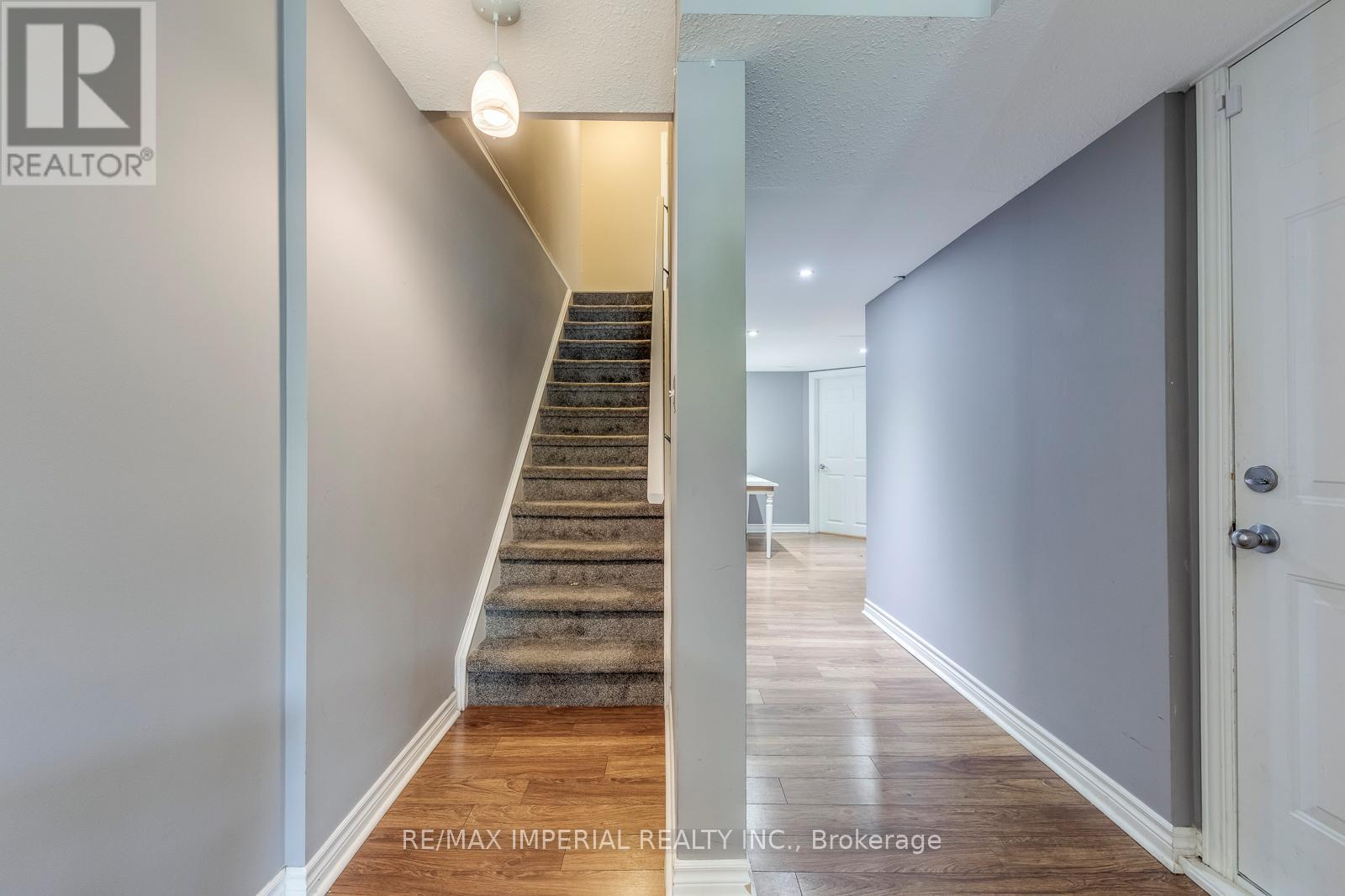 25 - 7 Southside Place, Hamilton (Mountview), Ontario  L9C 7W6 - Photo 5 - X12685610