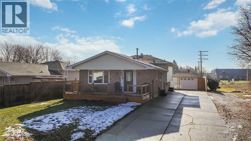 576 Front Street, Plympton-Wyoming, Ontario  N0N 1T0 - Photo 4 - 26000753