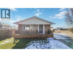 576 FRONT STREET, Plympton-Wyoming, Ontario