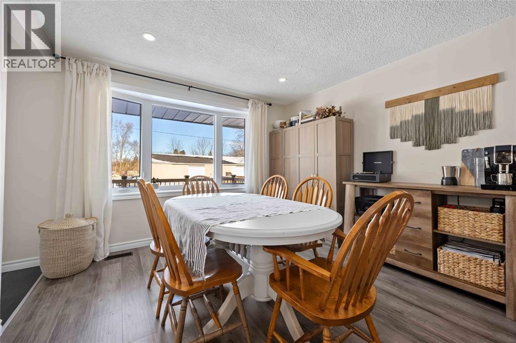 576 Front Street, Plympton-Wyoming, Ontario  N0N 1T0 - Photo 15 - 26000753