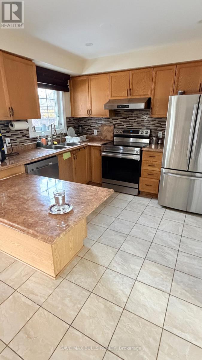 29 Softneedle Avenue, Brampton, Ontario  L6R 1K8 - Photo 4 - W12684416