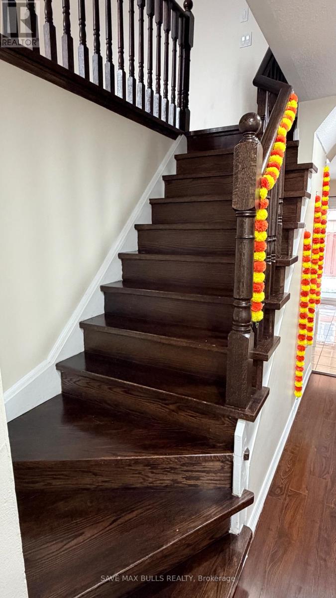 29 Softneedle Avenue, Brampton, Ontario  L6R 1K8 - Photo 9 - W12684416