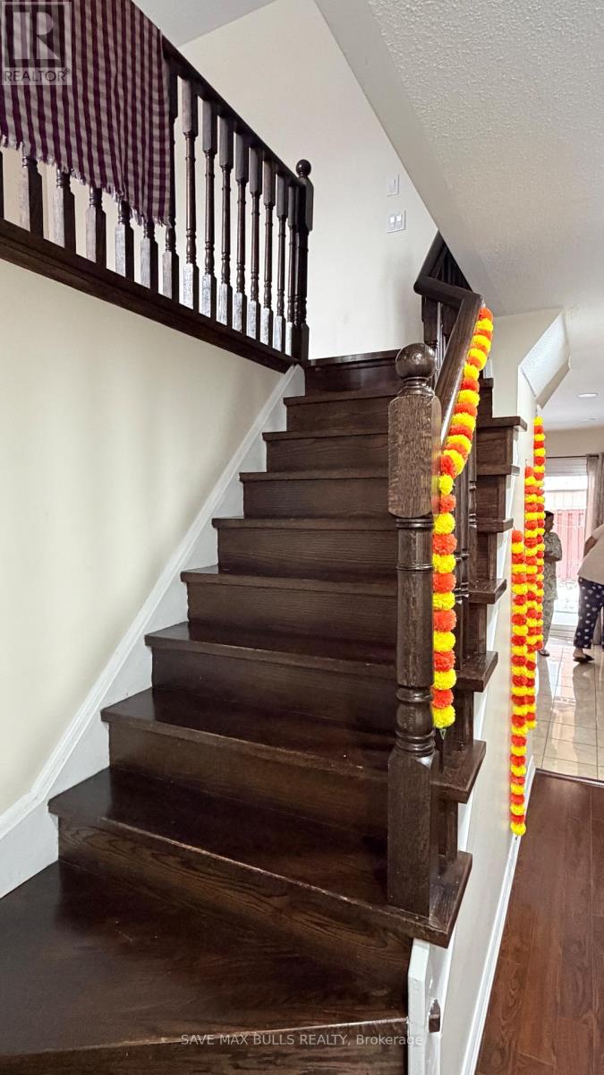 29 Softneedle Avenue, Brampton, Ontario  L6R 1K8 - Photo 7 - W12684416