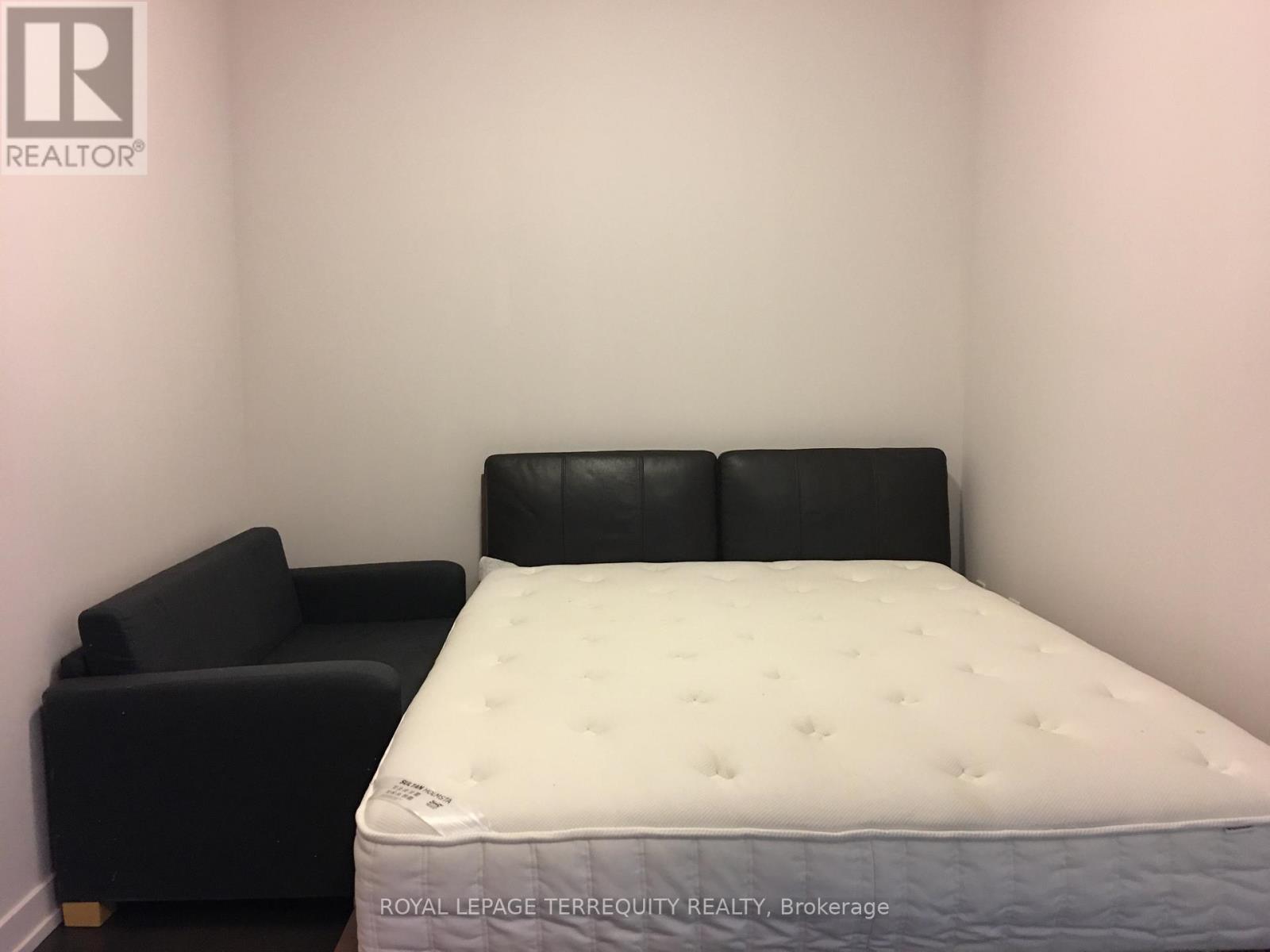 P101 - 426 University Avenue, Toronto, Ontario  M5G 1S9 - Photo 17 - C12681530