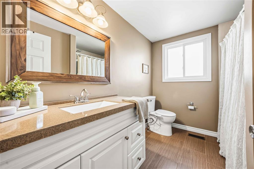 1178 Overlea Crescent, Sarnia, Ontario  N7S 4E7 - Photo 12 - 26000074