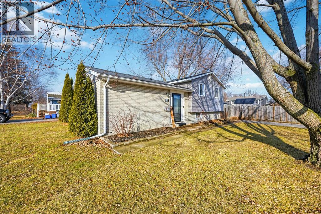 1178 Overlea Crescent, Sarnia, Ontario  N7S 4E7 - Photo 2 - 26000074