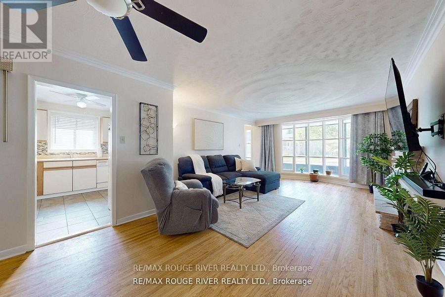 18 Darlingside Drive, Toronto, Ontario  M1E 3N8 - Photo 4 - E12685038