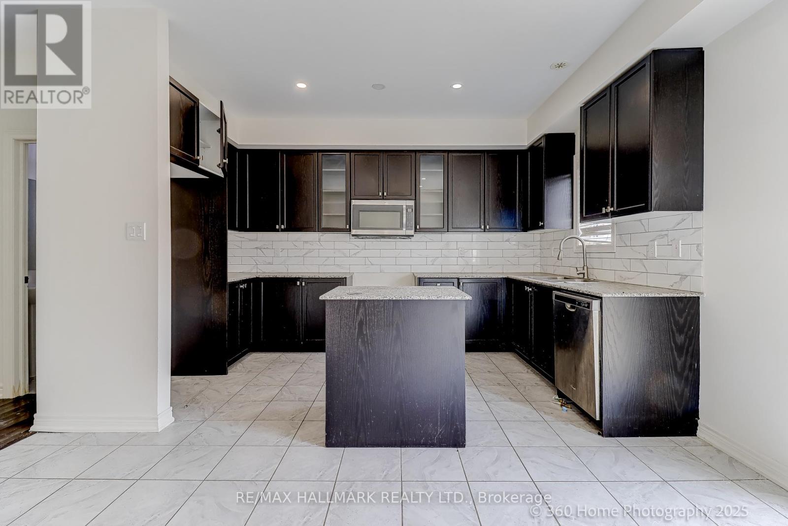 6 Aspen Hills Road, Brampton (Credit Valley), Ontario  L6Y 6E3 - Photo 20 - W12685652