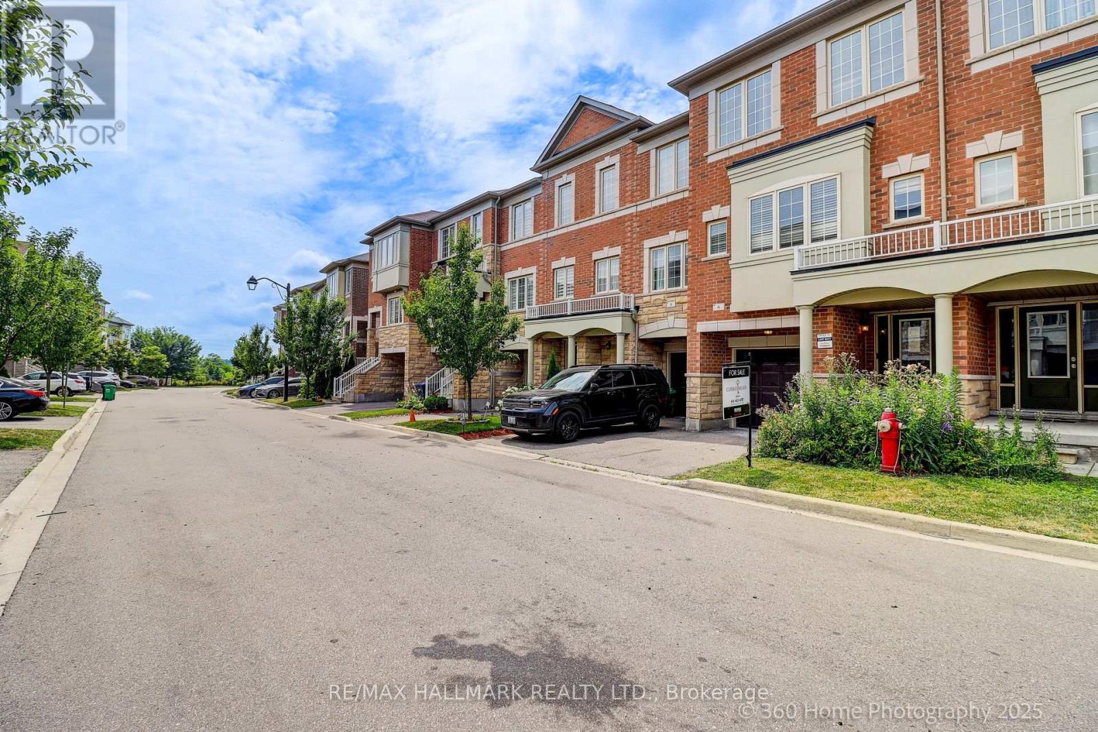 6 Aspen Hills Road, Brampton (Credit Valley), Ontario  L6Y 6E3 - Photo 3 - W12685652