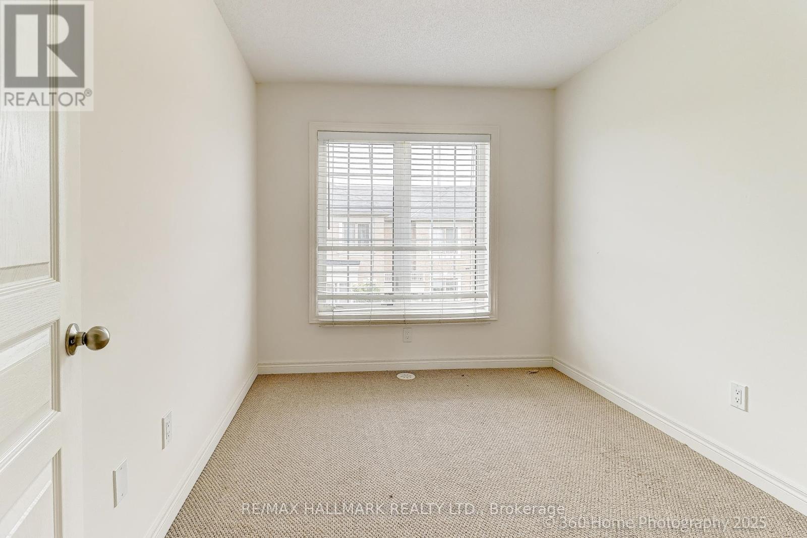 6 Aspen Hills Road, Brampton (Credit Valley), Ontario  L6Y 6E3 - Photo 4 - W12685652