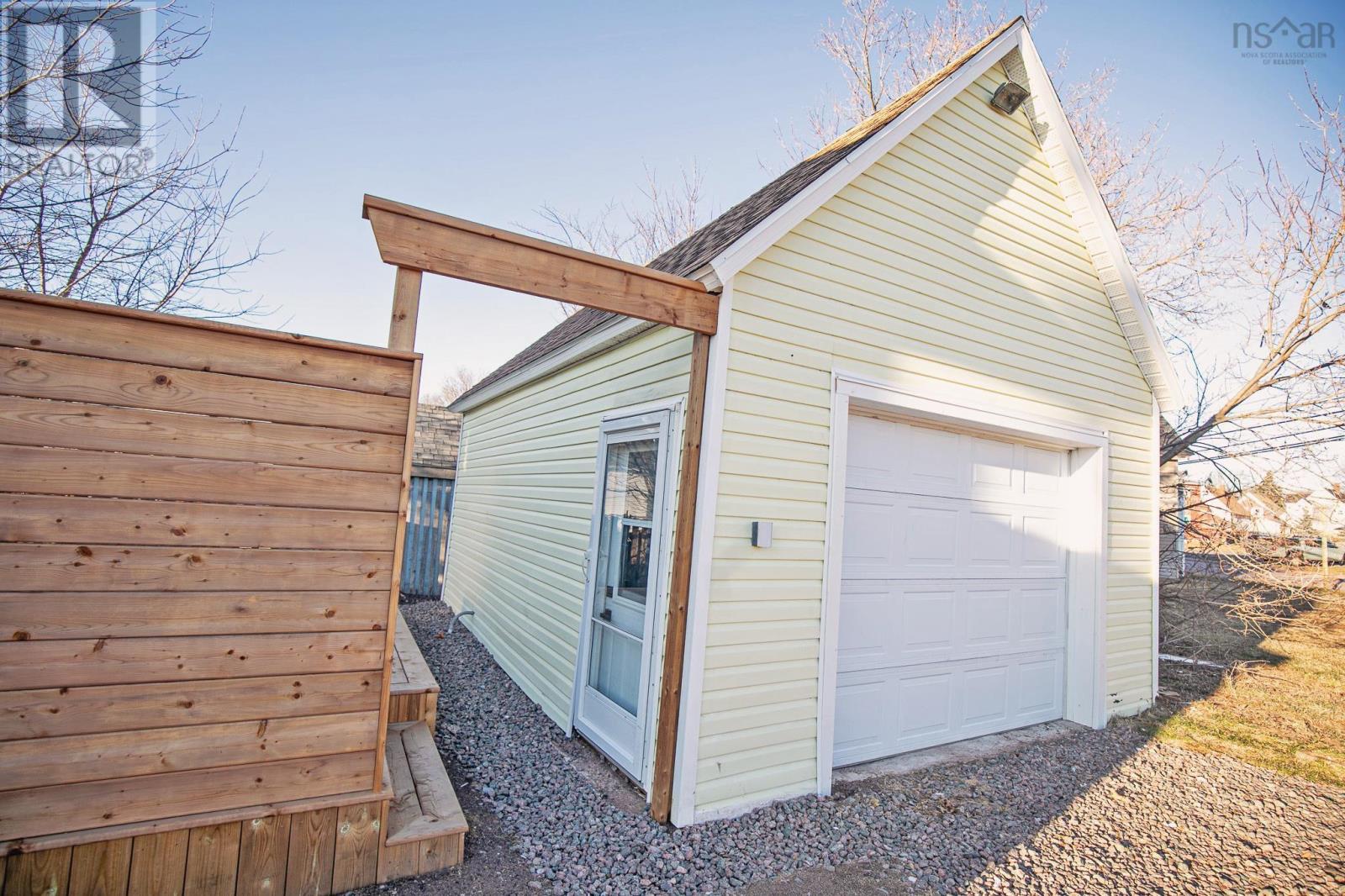 32 Douglas Avenue, Amherst, Nova Scotia  B4H 3E6 - Photo 7 - 202600554