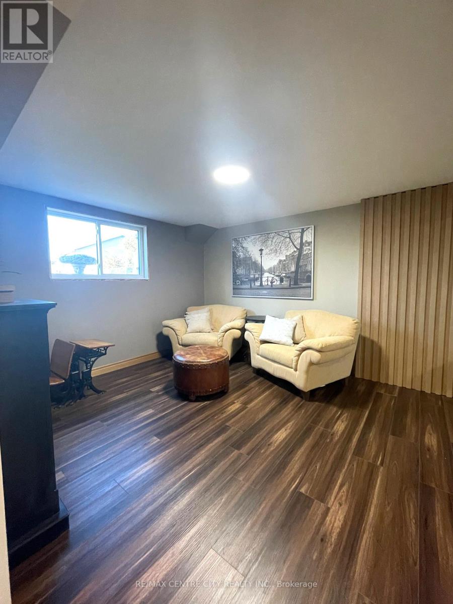 91 Clarence Street, Strathroy-Caradoc, Ontario  N7G 1H2 - Photo 10 - X12685662