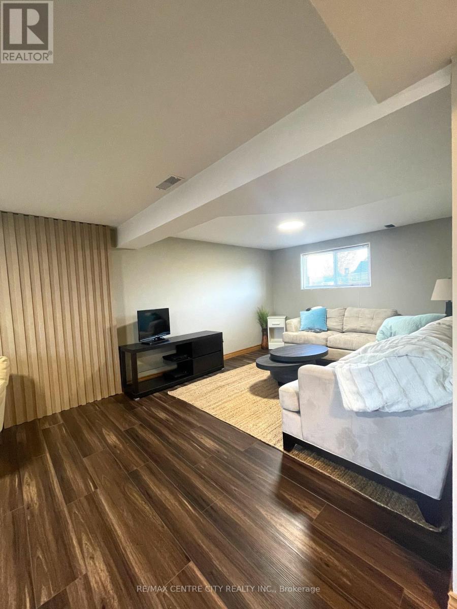 91 Clarence Street, Strathroy-Caradoc, Ontario  N7G 1H2 - Photo 9 - X12685662