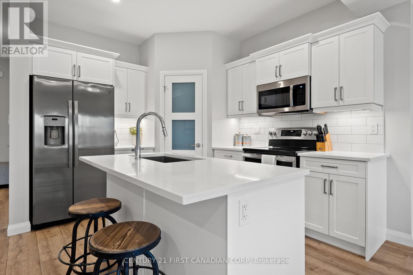 35 - 17 Nicholson Street, Lucan Biddulph, Ontario  N0M 2J0 - Photo 10 - X12685670