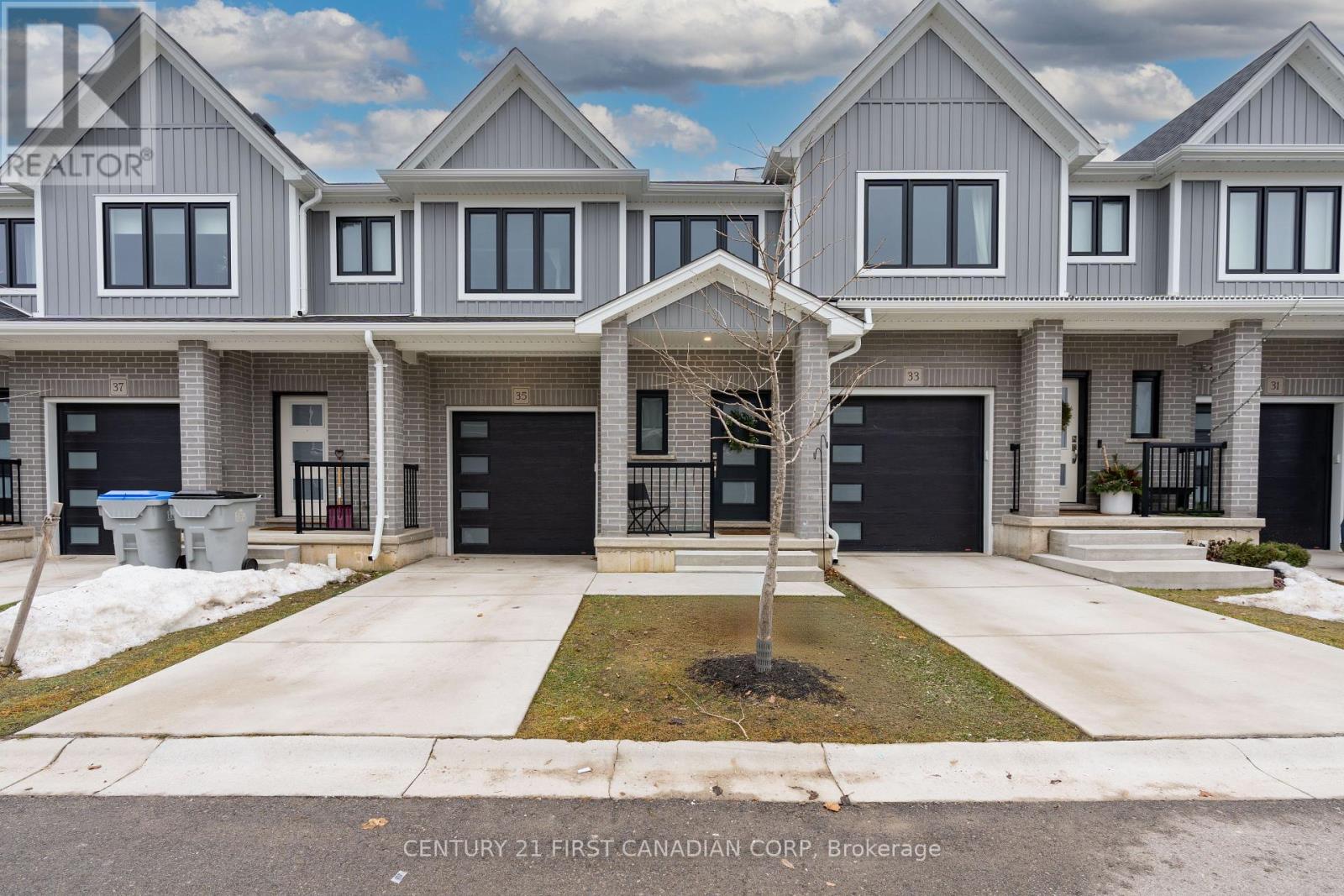 35 - 17 Nicholson Street, Lucan Biddulph, Ontario  N0M 2J0 - Photo 2 - X12685670