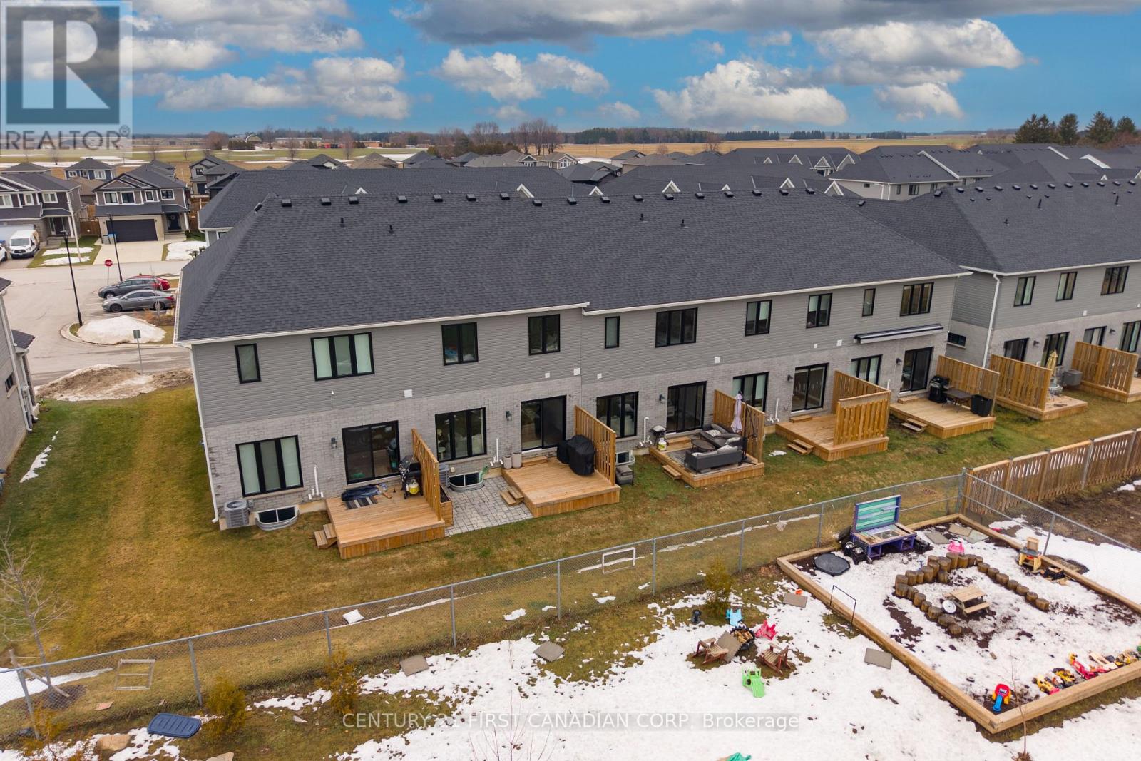 35 - 17 Nicholson Street, Lucan Biddulph, Ontario  N0M 2J0 - Photo 4 - X12685670