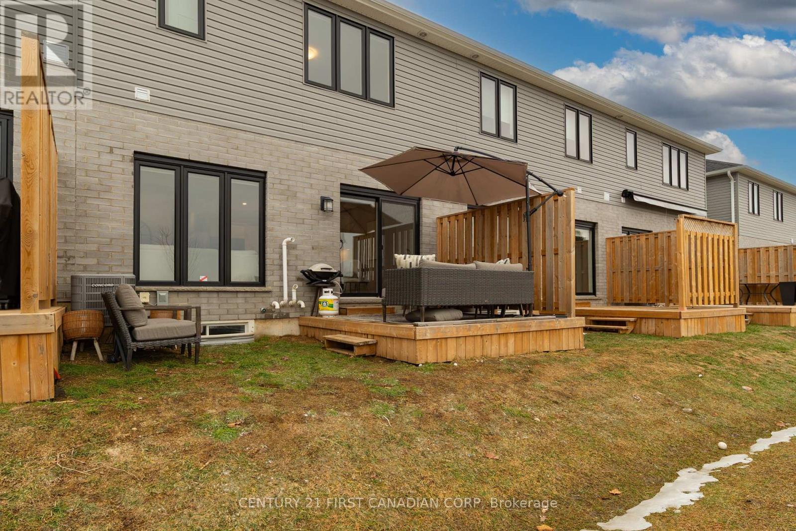 35 - 17 Nicholson Street, Lucan Biddulph, Ontario  N0M 2J0 - Photo 5 - X12685670