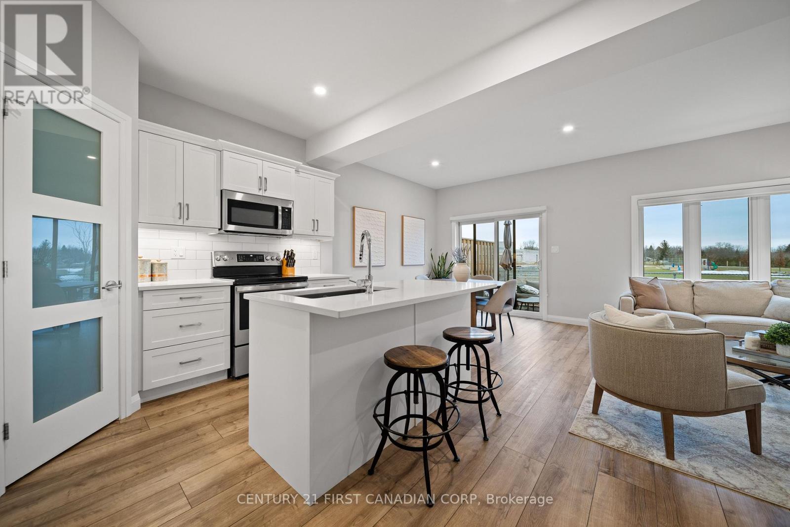 35 - 17 Nicholson Street, Lucan Biddulph, Ontario  N0M 2J0 - Photo 9 - X12685670