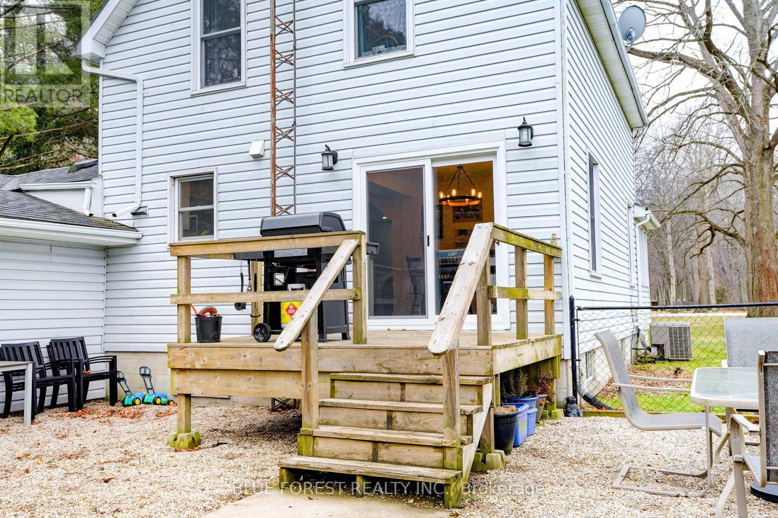 9868 Graham Road, West Elgin, Ontario  N0L 2P0 - Photo 5 - X12685698