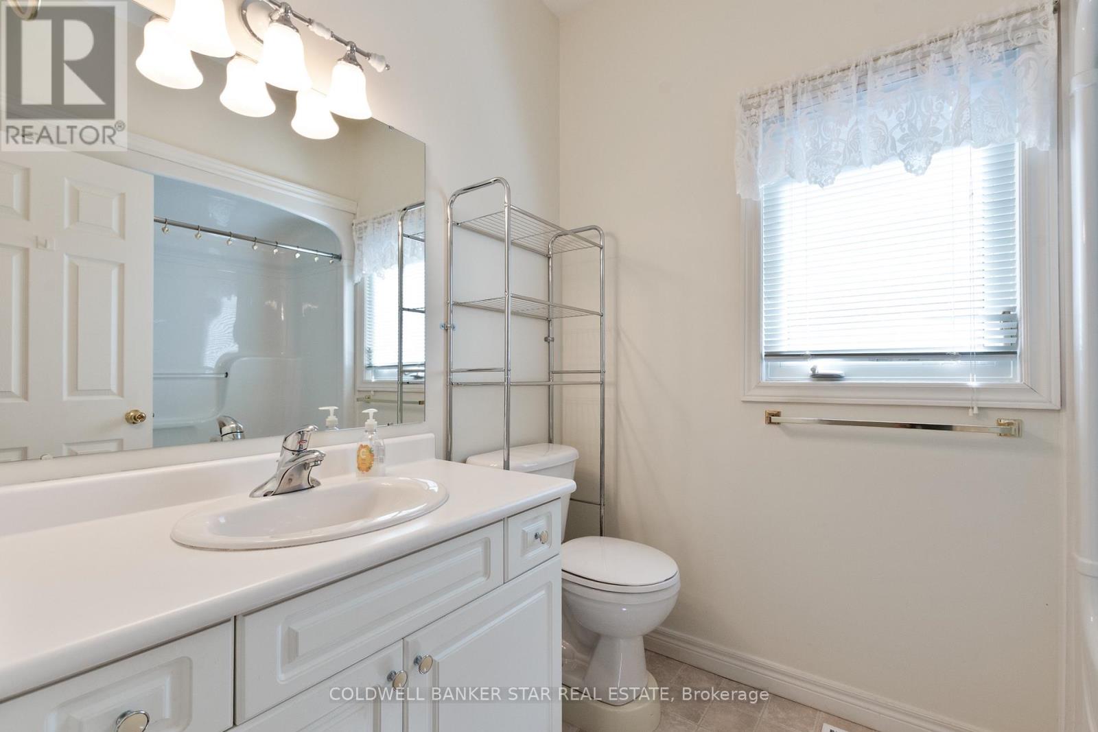 17 - 19 Augusta Crescent, St. Thomas, Ontario  N5R 6J7 - Photo 7 - X12685716