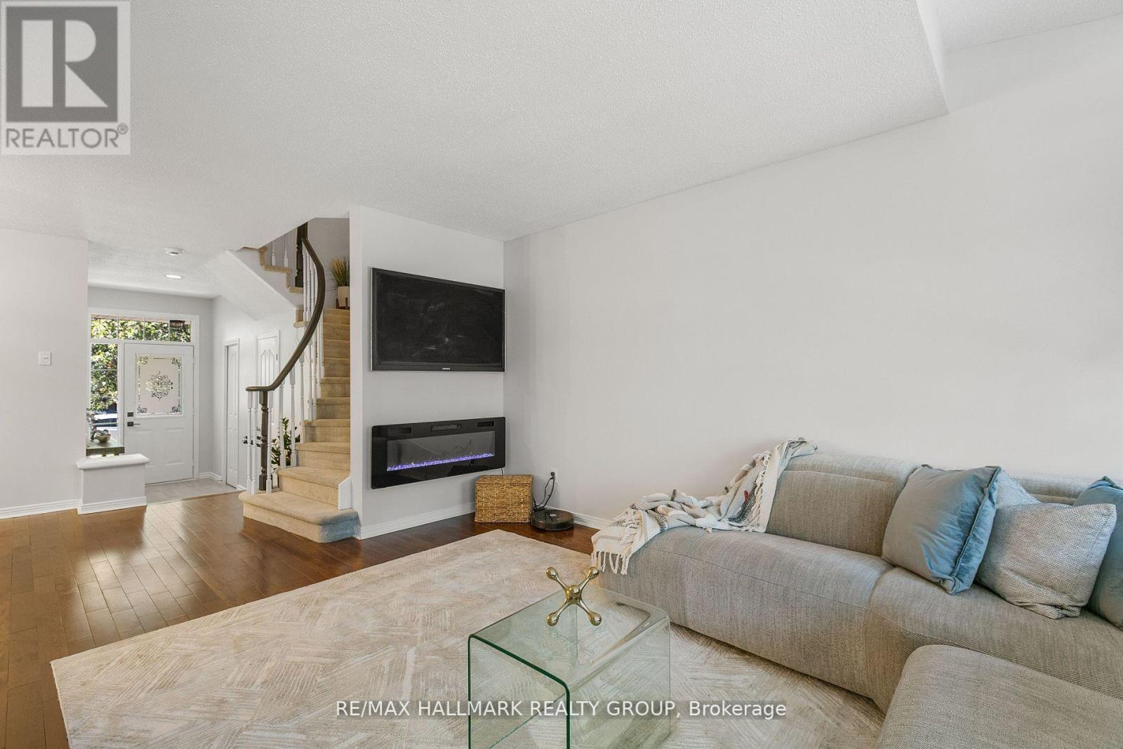 31 Saddlesmith Circle, Ottawa, Ontario  K2M 2Y8 - Photo 4 - X12685714