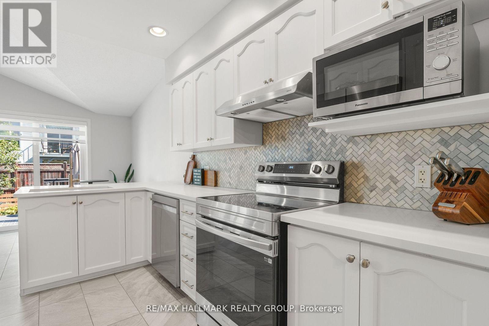 31 Saddlesmith Circle, Ottawa, Ontario  K2M 2Y8 - Photo 9 - X12685714