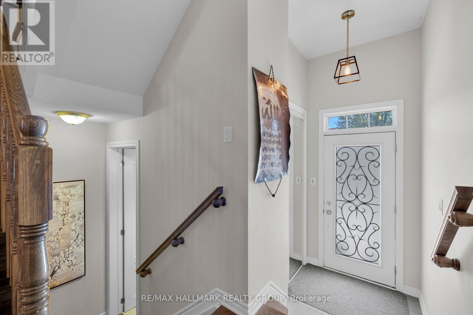 229 Meadowbreeze Drive, Ottawa, Ontario  K2M 3A6 - Photo 4 - X12685742