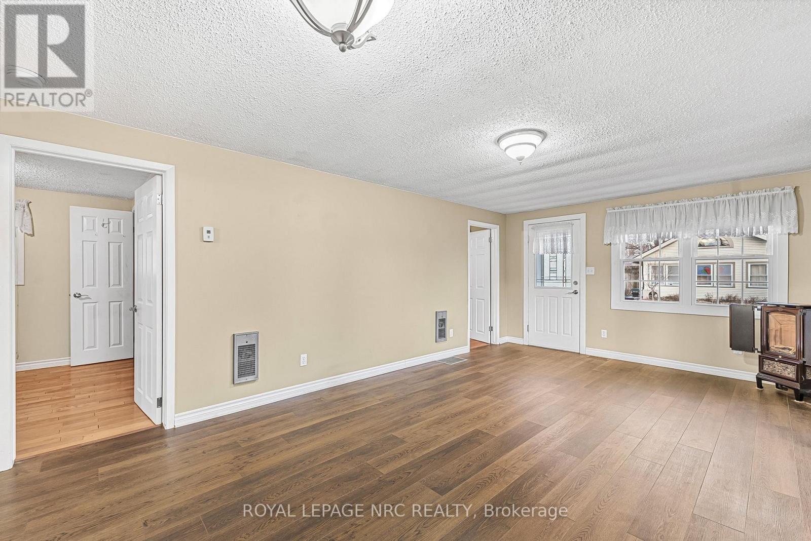 225 Derby Road, Fort Erie, Ontario  L0S 1B0 - Photo 12 - X12685746