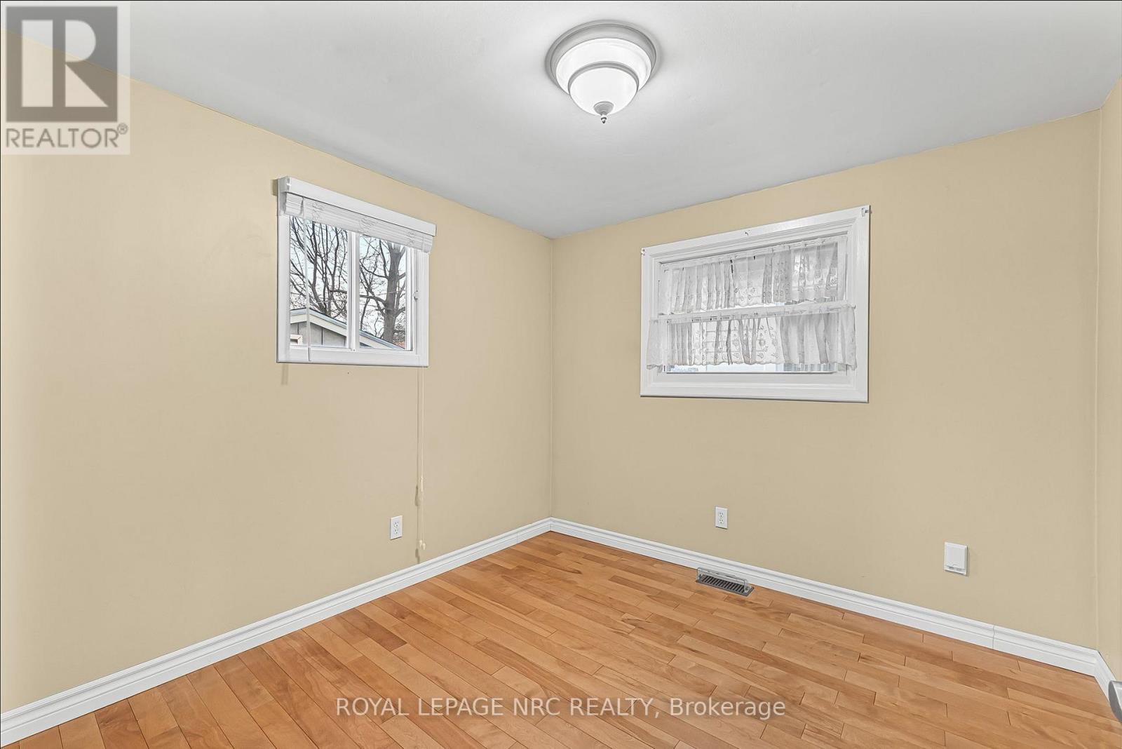 225 Derby Road, Fort Erie, Ontario  L0S 1B0 - Photo 13 - X12685746