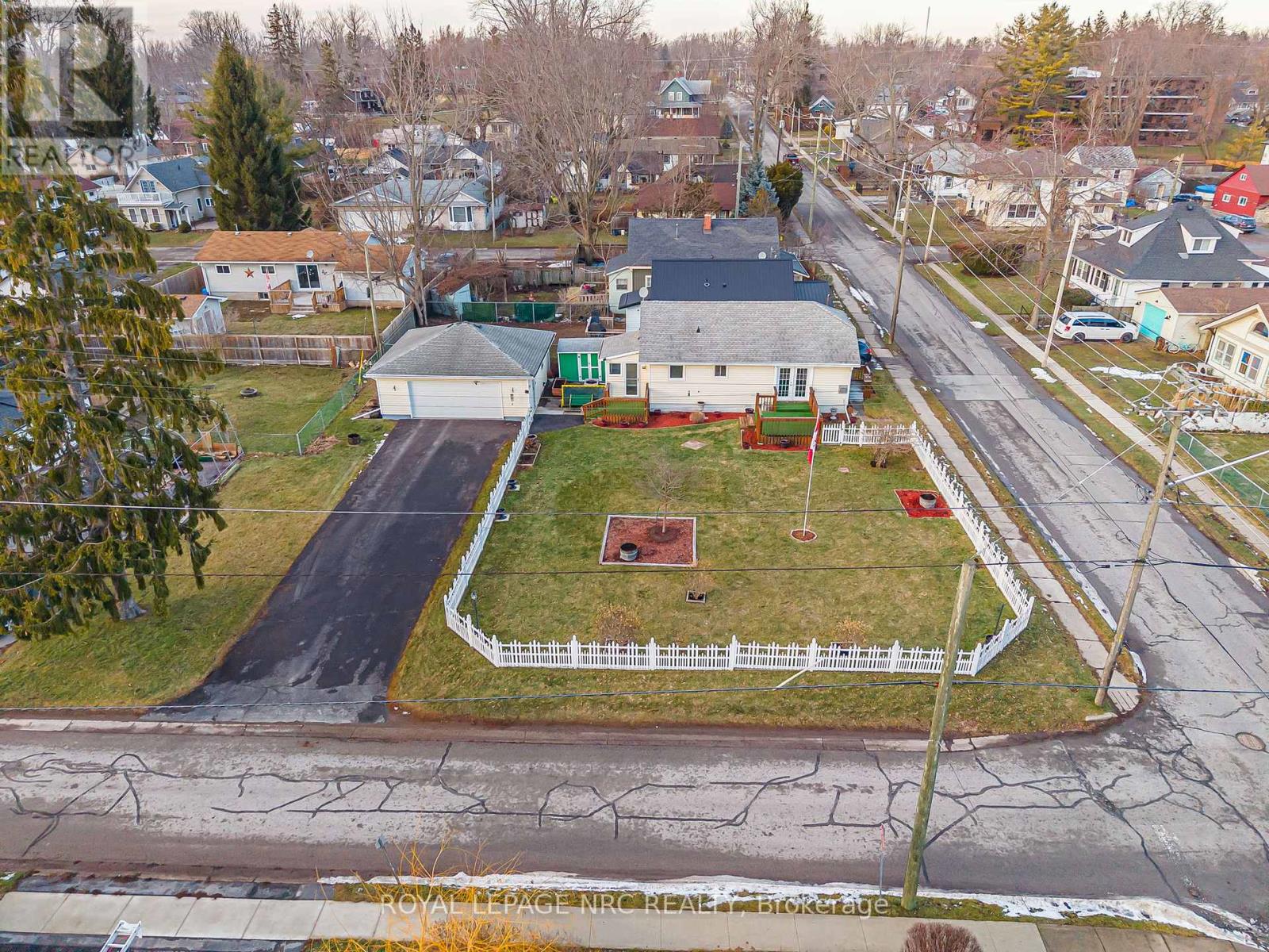 225 Derby Road, Fort Erie, Ontario  L0S 1B0 - Photo 2 - X12685746