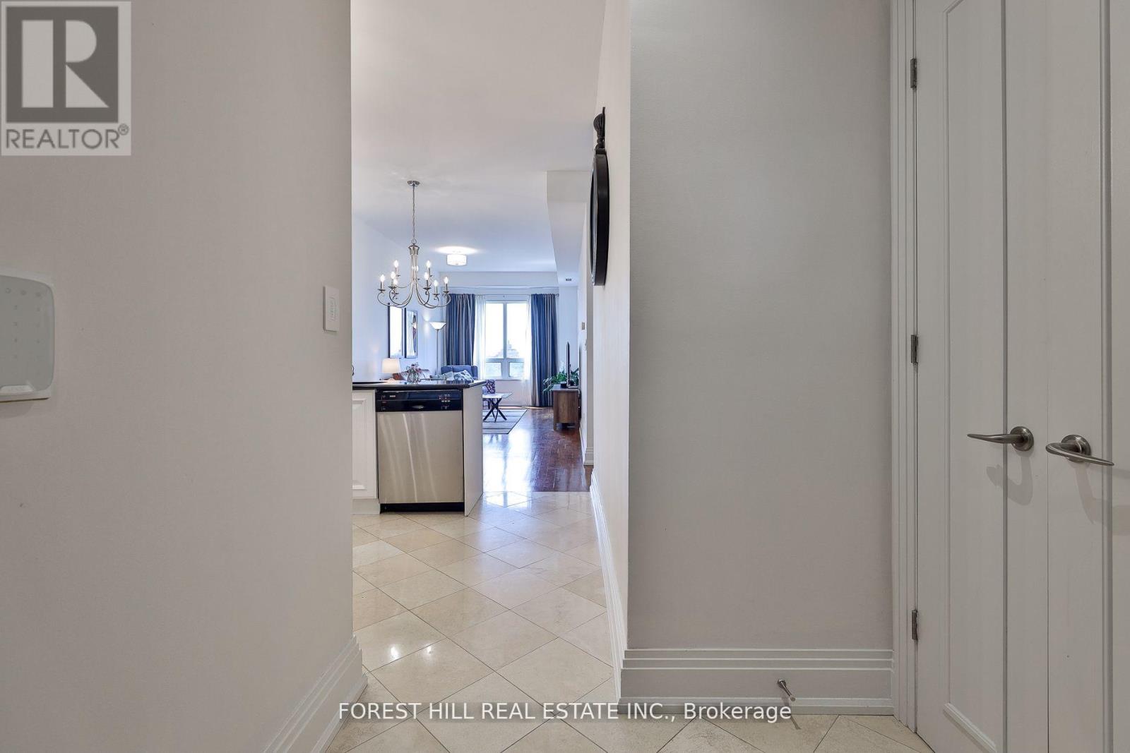 1006 - 99 Avenue Road, Toronto, Ontario  M5R 2G5 - Photo 2 - C12685666