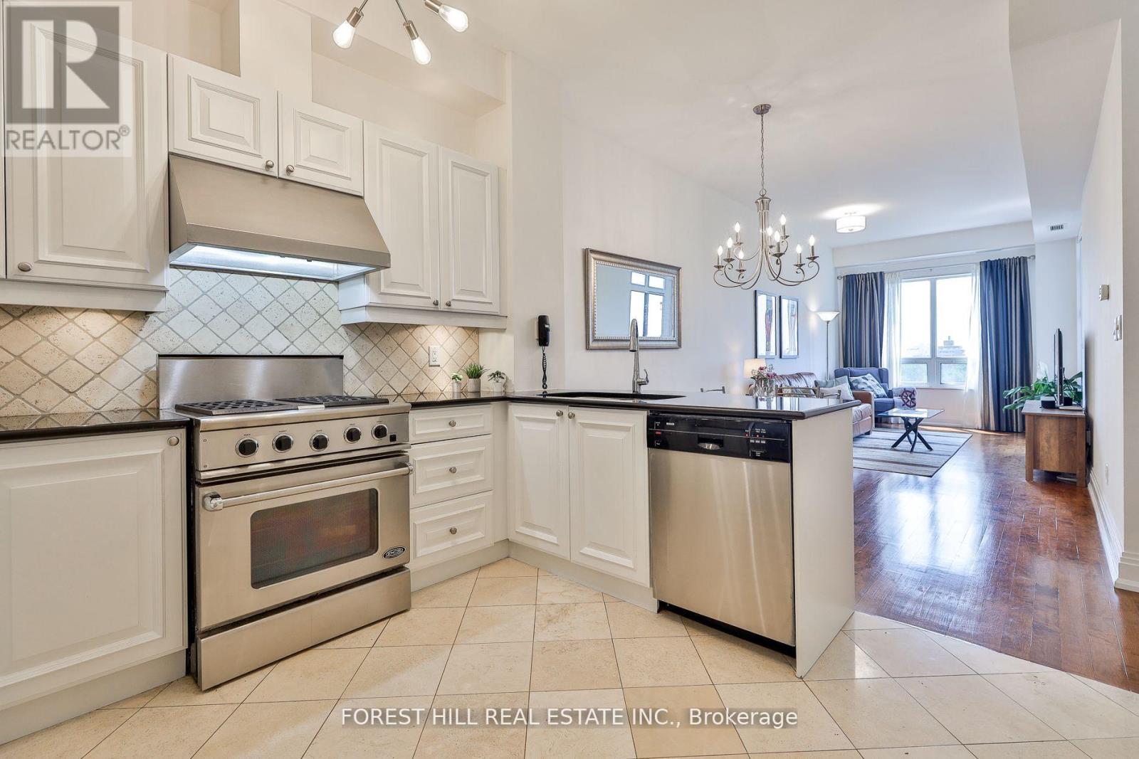 1006 - 99 Avenue Road, Toronto, Ontario  M5R 2G5 - Photo 3 - C12685666