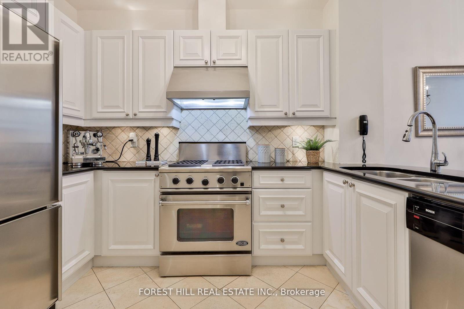 1006 - 99 Avenue Road, Toronto, Ontario  M5R 2G5 - Photo 4 - C12685666