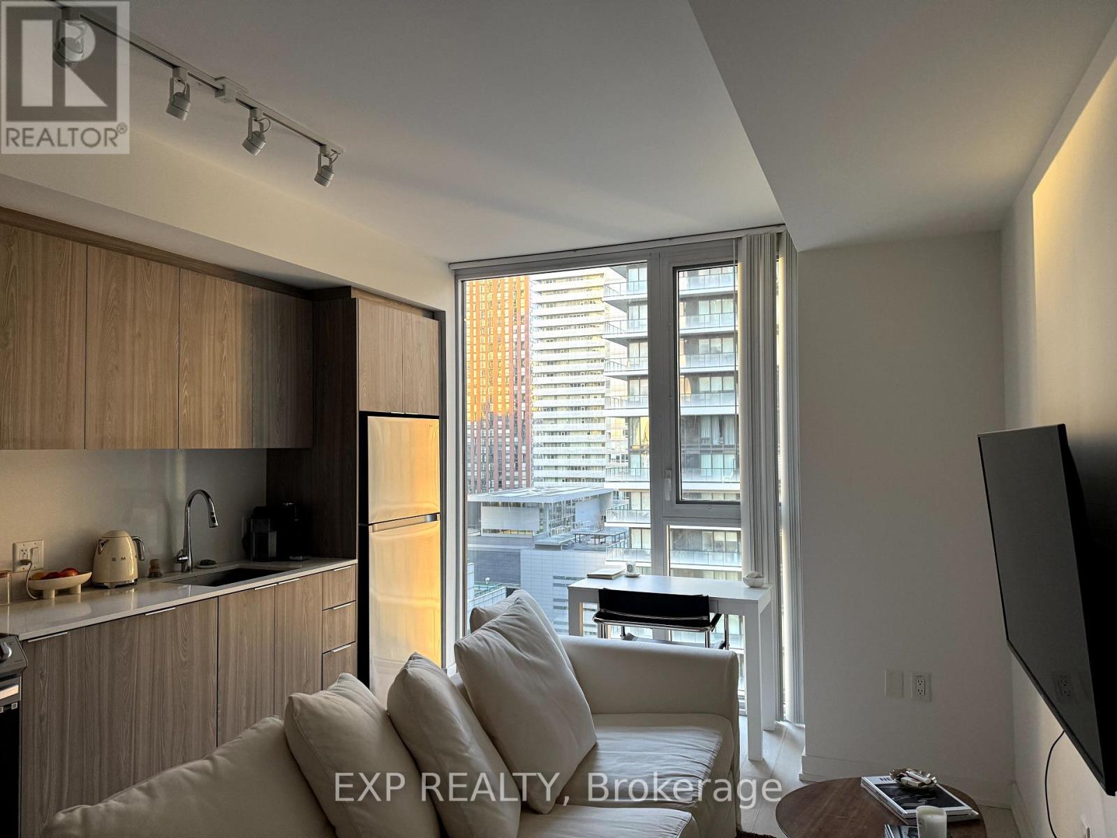 1506 - 357 King Street W, Toronto, Ontario  M5V 1K2 - Photo 2 - C12685748
