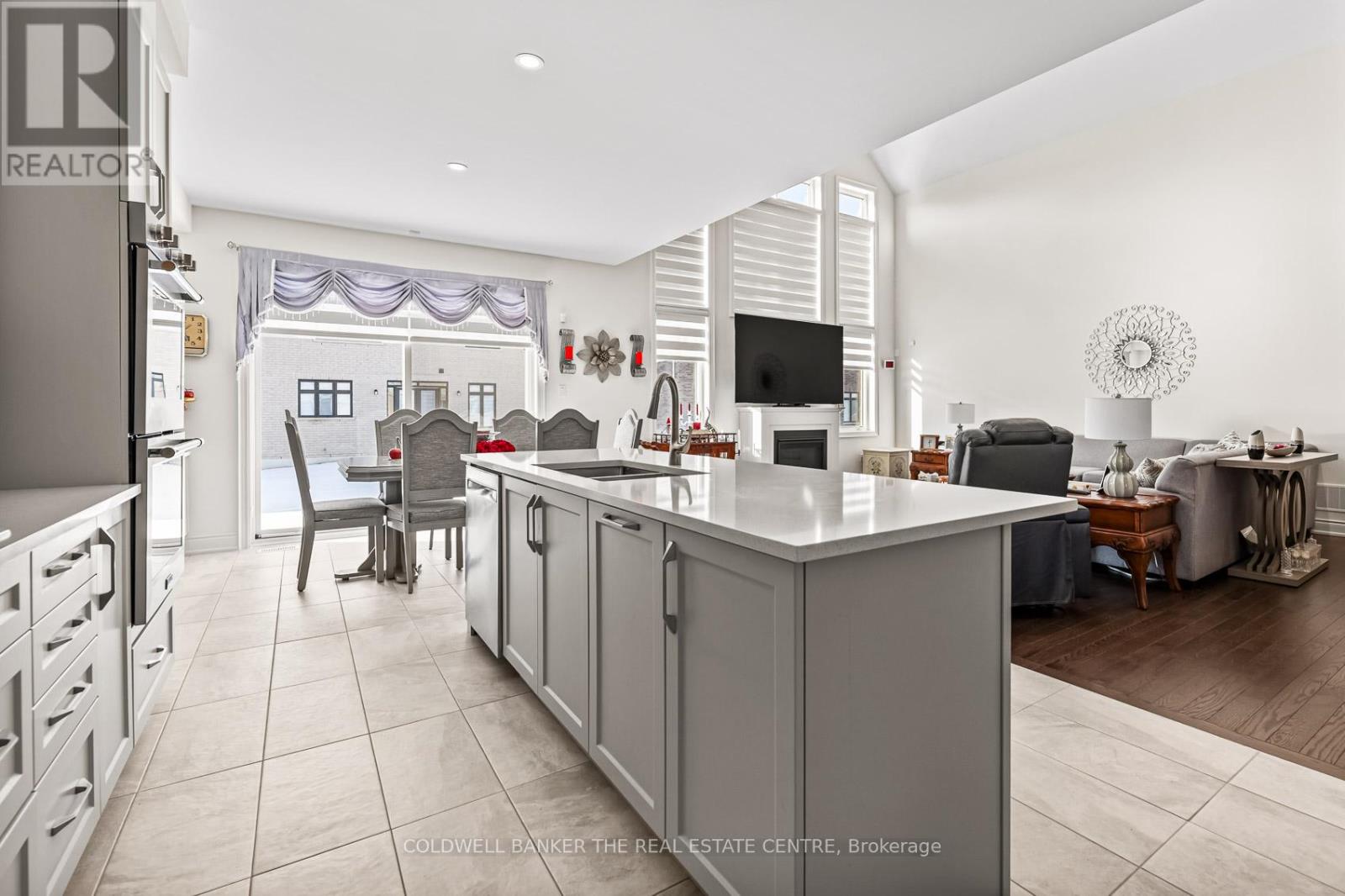 28 Bellflower Crescent, Adjala-Tosorontio, Ontario  L0G 1W0 - Photo 8 - N12685664