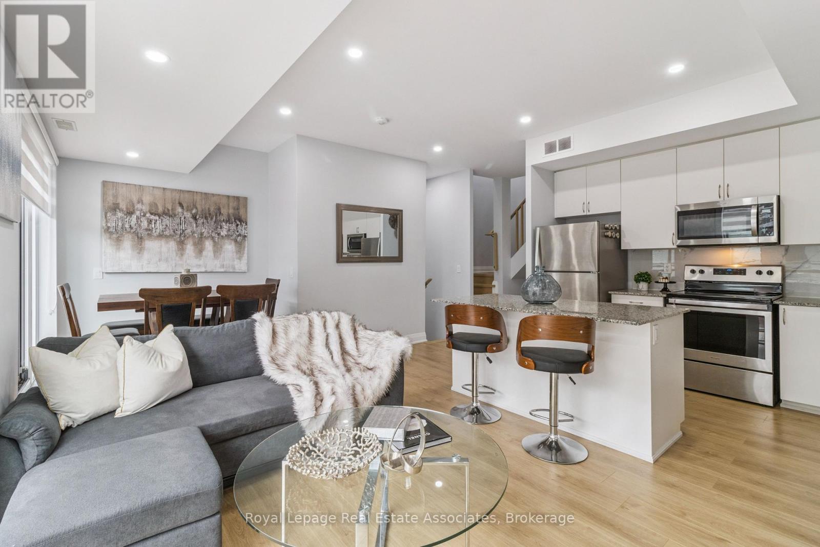 D203 - 5289 Highway 7, Vaughan, Ontario L4L 0J1 - Photo 2 - N12685708