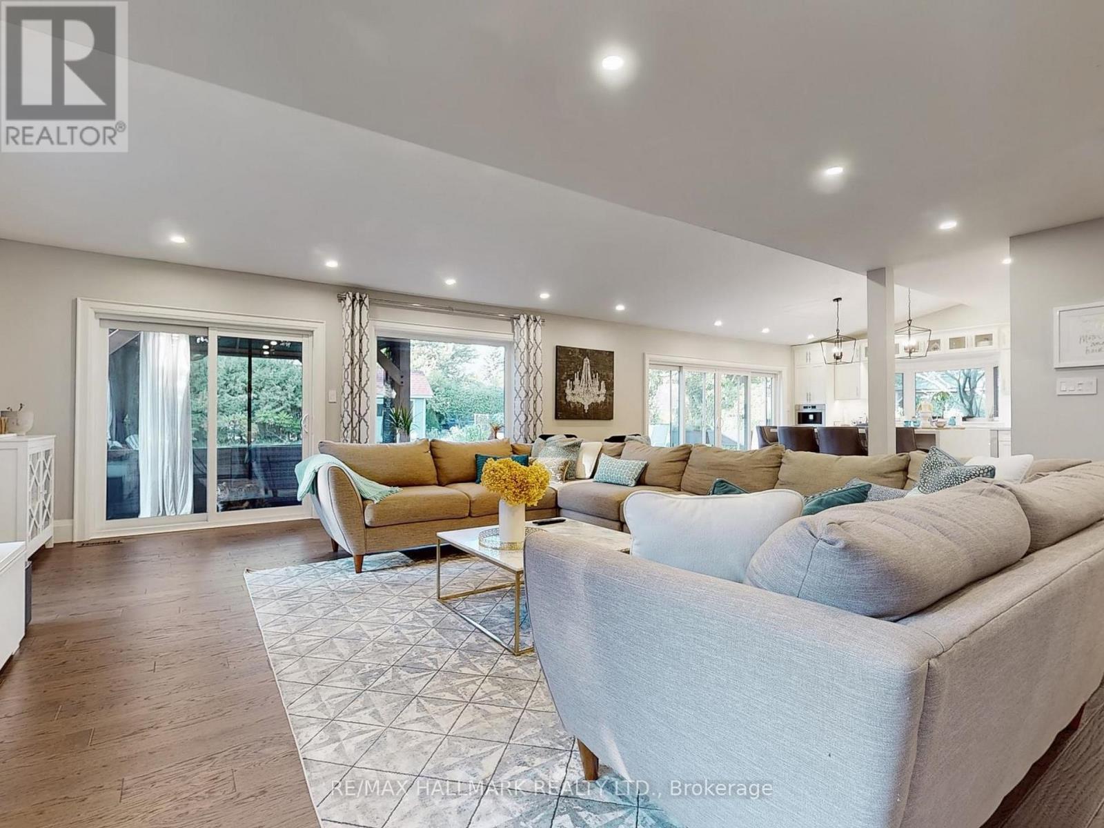 165 Lori Avenue, Whitchurch-Stouffville, Ontario  L4A 1K2 - Photo 4 - N12685720