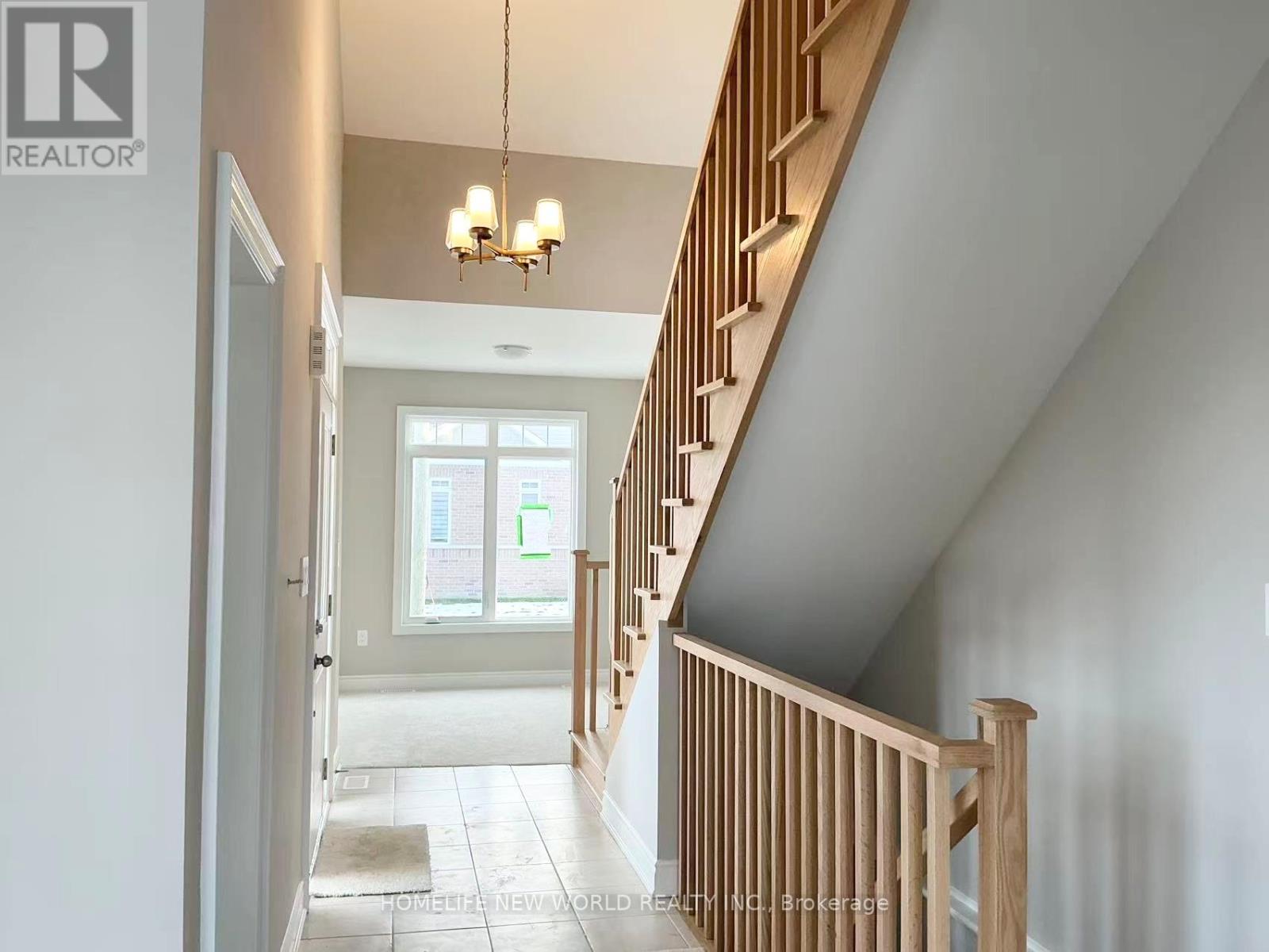 2 Shelson Place, Georgina, Ontario  L0E 1R0 - Photo 3 - N12685778