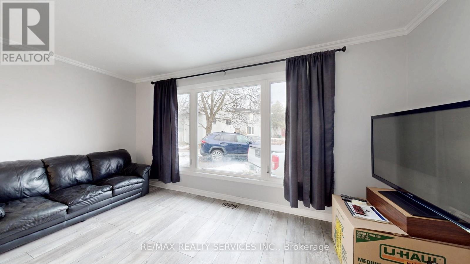 87 Huntingwood Crescent, Brampton, Ontario  L6S 1S5 - Photo 4 - W12685704